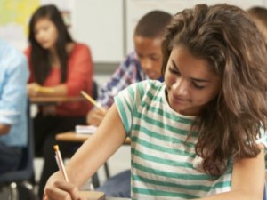 Baixo desempenho do Brasil em teste da OCDE revela também desigualdade de gênero na educação