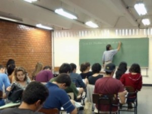 Banco Mundial sugere fim do ensino superior gratuito no Brasil