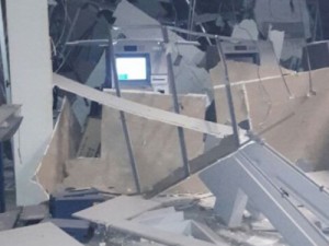 Bandidos destroem agência BB de Capistrano
