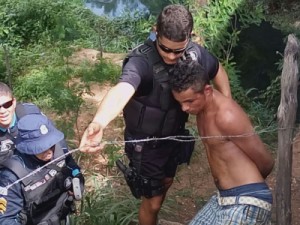 Bandidos furam cerco policial, em fuga um preso e outro baleado no Crato