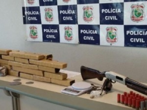 Bando chefiado por detento é preso com 41kg de drogas e armas no Ceará