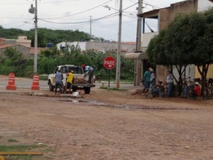 Barbalha-CE Administração Municipal recupera calçamento para pavimentação asfáltica