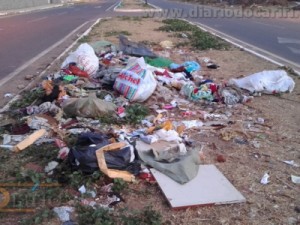 Barbalha-CE Barbalhenses prejudicam a Avenida 17 de Agosto com lixo