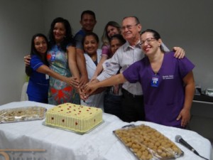 Barbalha-CE Diretor e colaboradores aniversariantes se confraternizam