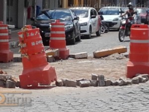 Barbalha-CE Prefeitura recupera pavimentação no centro da cidade