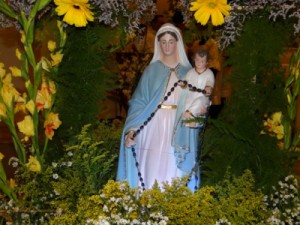 Barbalha-CE Rotary faz Coroação de Nossa Senhora