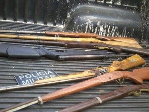 Barbalha-CE Trio domina policial e rouba armas do Fórum da Cidade