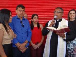 Barbalha ganha Atacarejo Bacana, padre Luciano celebra a inauguração