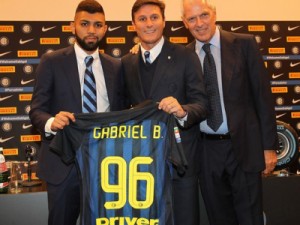 Barça entra com ação na Fifa e cobra R$ 20 milhões do Santos por Gabigol