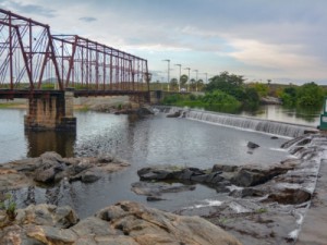 Barragem Lima Brandão transborda em Granja; situação traz preocupação a famílias