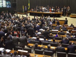 Base aliada quer votar MPs do ajuste fiscal antes do projeto da terceirização