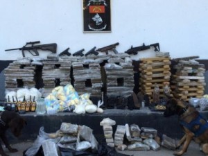 Batalhão de Ação com Cães apreende quase 1 tonelada de maconha no Rio