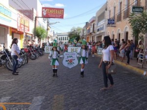 Bem Me Quer abre Desfile Cívico em Barbalha