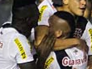 Biancucchi faz golaço, Vasco bate Avaí e chega à segunda vitória seguida