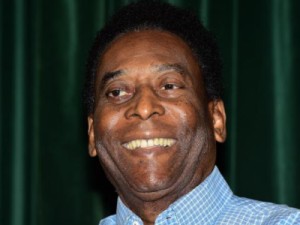 Boletim médico coloca estado de saúde de Pelé "dentro da normalidade"
