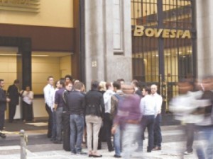 Bolsa cai quase 3% com reação à operação Carne Fraca e temor sobre reformas
