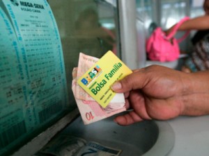 Bolsa Família já está sendo pago com reajuste, veja valores