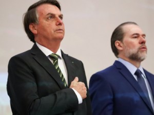 Bolsonaro assina decreto que mantém sigilo de dados de quem denunciar irregularidades no governo