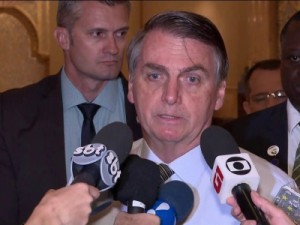 Bolsonaro diz que Argentina 'escolheu mal' e que não vai parabenizar Fernández após eleição