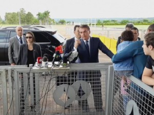 Bolsonaro diz que ataque dos EUA no Iraque 'vai impactar' preço dos combustíveis no Brasil