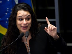 Bolsonaro terá de para de ‘fazer drama’ diz Janaina