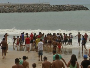 Bombeiros encontram terceiro corpo de grupo afogado em Fortaleza