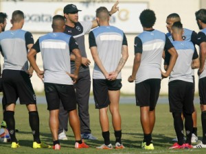Botafogo fecha treino para esconder escalação que visita Santa Cruz