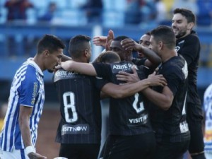 Botafogo põe fim a jejum de quatro partidas sem vitória, sobe na tabela e afunda Avaí na lanterna