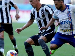 Botafogo suporta pressão do Bahia, segura empate e segue líder