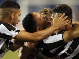 Botafogo vence Náutico com gol de Lulinha e recupera a liderança