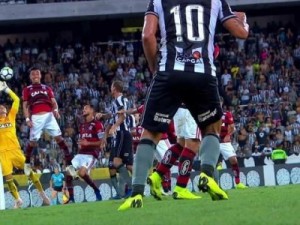 Botafogo vence, se afasta do Z-4 e deixa rival Flamengo mais longe do título brasileiro