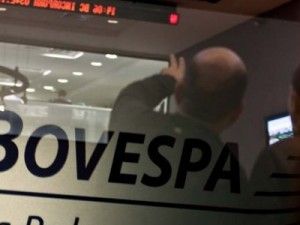 Bovespa opera em alta acompanhando mercados externos