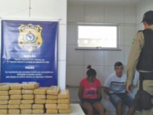 BR-116 - PRF apreende 60 quilos de maconha