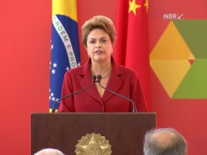 Brasil assina 35 acordos com a China em visita do premiê Li Keqiang