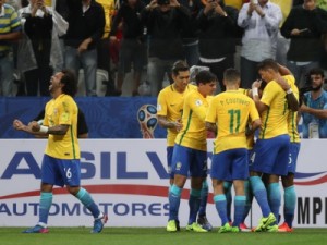 Brasil dá show, vence Paraguai e está na Copa 