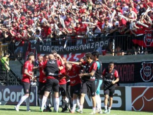 Brasil de Pelotas faz gol no fim e derrota o Vasco no Bento Freitas