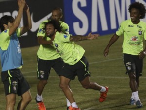 Brasil encerra preparação de forma descontraída e com apoio da torcida