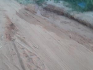 Bulandeira, Venha Ver e Lagoa, moradores sofrem com lama, buracos e lixo