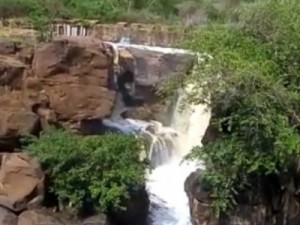 Cachoeira de Missão Velha, no Ceará, volta a jorrar após chuvas