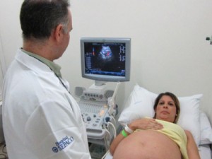 'Cada dia é uma vitória', diz grávida de quíntuplos após conferir ultrassom