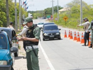 Câmara aprova fim de multa para quem esquecer carteira de habilitação