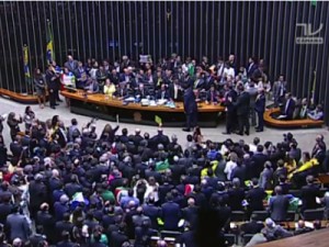 Câmara aprova prosseguimento do processo de impeachment no Senado