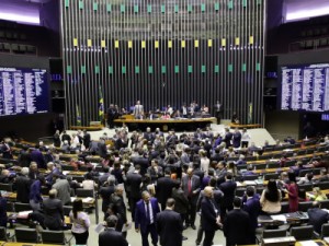 Câmara aprova texto que altera regras para partidos políticos