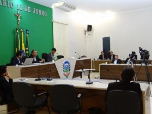 Câmara encerra primeiro período aprovando LDO em segundo turno