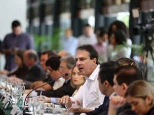 Camilo minimiza divergências e diz que governadores estão unidos "pelo crescimento"