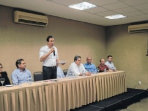 Camilo reúne prefeitos aliados e deputados