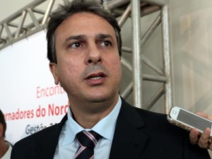 Camilo Santana assina ordem de serviço no Crato