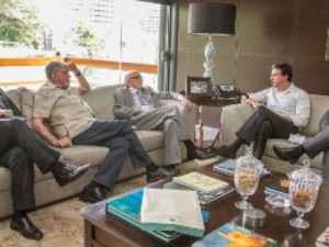 Camilo Santana convida Paulo Bonavides para ser patrono do Ceará Pacífico