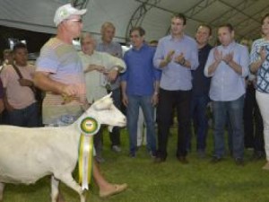 Camilo Santana prestigia setor pecuarista na Xlll Edição do Festberro em Tauá