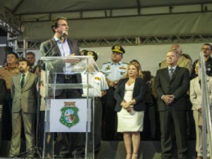 Camilo Santana recebe homenagem em solenidade dos 30 anos do BPChoque